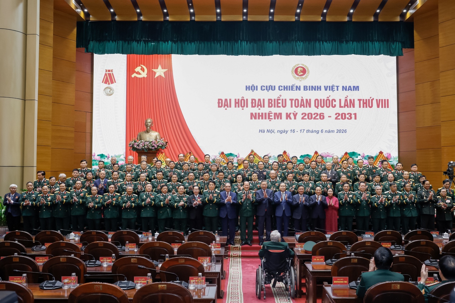88 ủy viên Ban Chấp hành Trung ương Hội Cựu chiến binh Việt Nam khóa VIII, nhiệm kỳ 2026-2031 cùng các đồng chí lãnh đạo Đảng, Nhà nước.