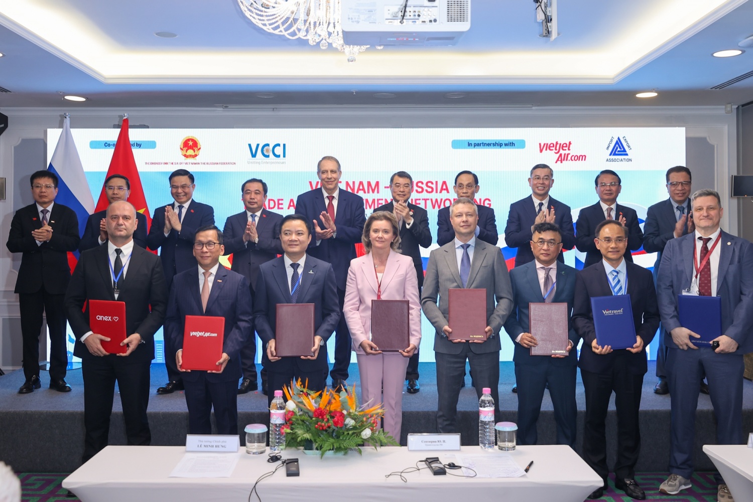 Thủ tướng Lê Minh Hưng chứng kiến trao thoả thuận hợp tác, biên bản ghi nhớ giữa các doanh nghiệp Việt Nam và Liên bang Nga