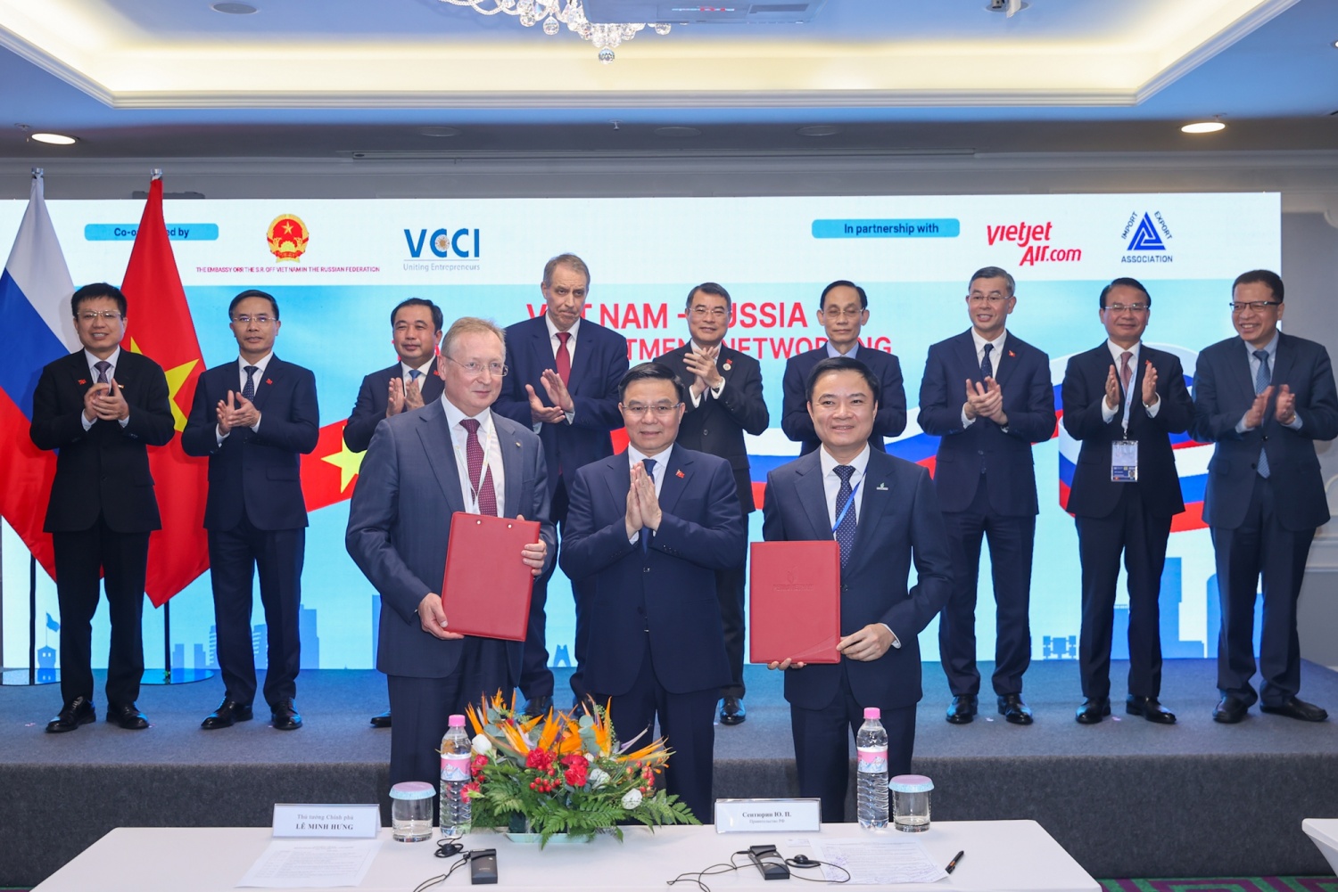 Thủ tướng Lê Minh Hưng chứng kiến trao Giấy chứng nhận đầu tư của PSC Lô 01/17&02/17, thềm lục địa Việt Nam giữa PetroVietnam và Tập đoàn Zarubezhneft