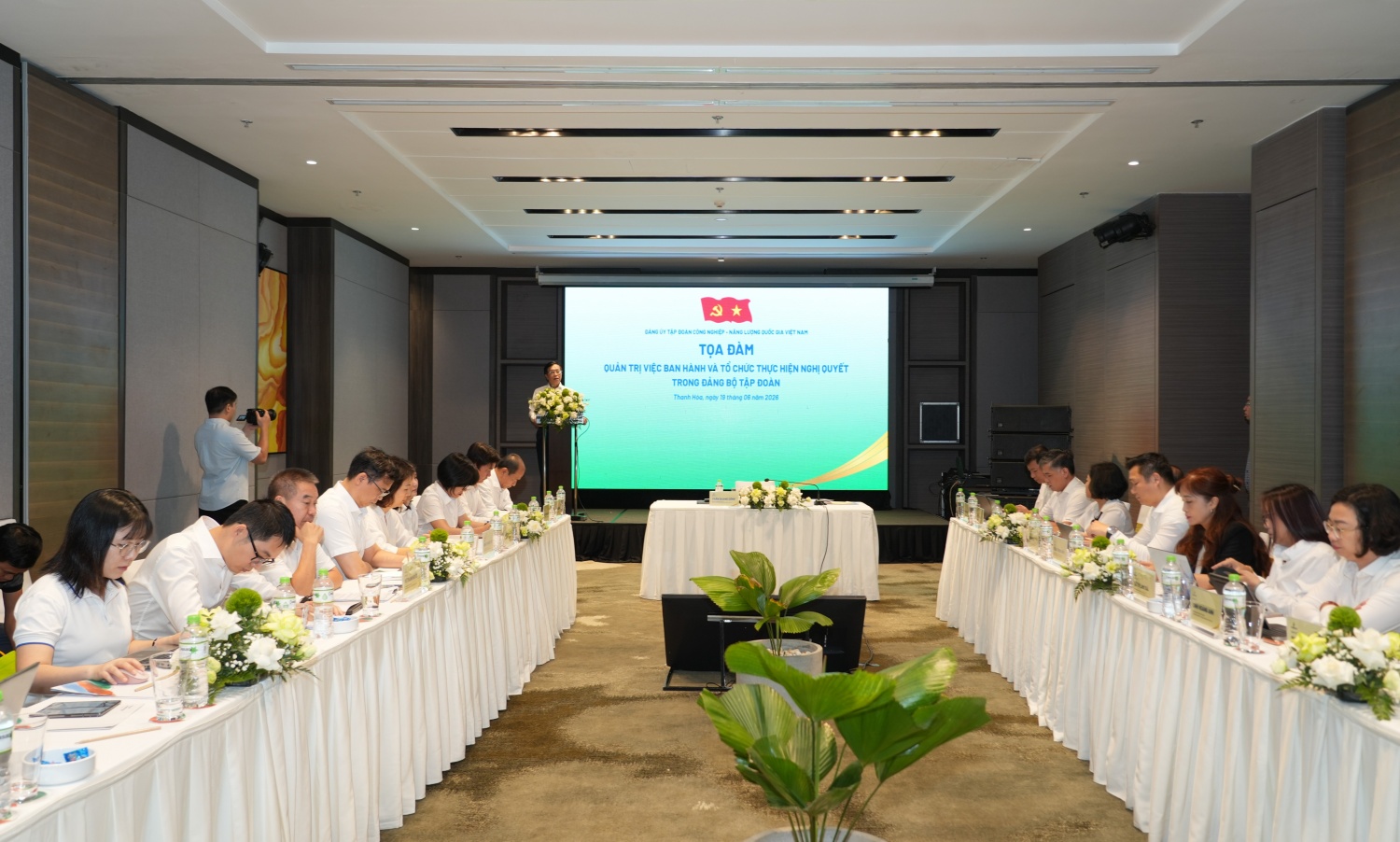 Toàn cảnh tọa đàm.