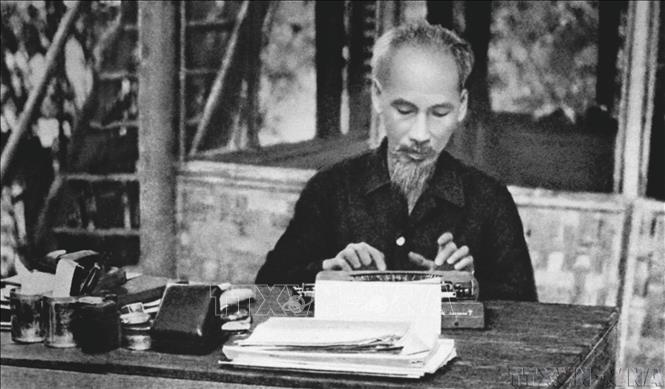 Chủ tịch Hồ Chí Minh - Người thầy vĩ đại của nền Báo chí Cách mạng Việt Nam. (Ảnh: Tư liệu TTXVN)