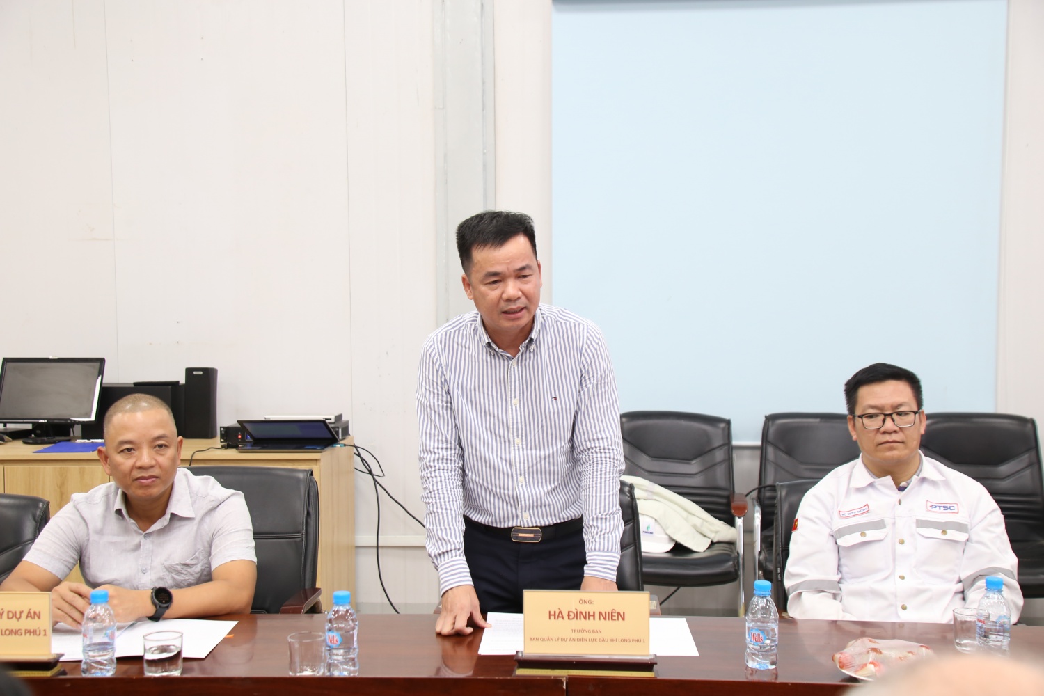 Ông Hà Đình Niên - Trưởng Ban QLDA Điện lực Dầu khí Long Phú 1 cho biết, dự án đang ghi nhận nhiều chuyển biến tích cực trong công tác lựa chọn nhà thầu, ký kết hợp đồng và triển khai thi công.