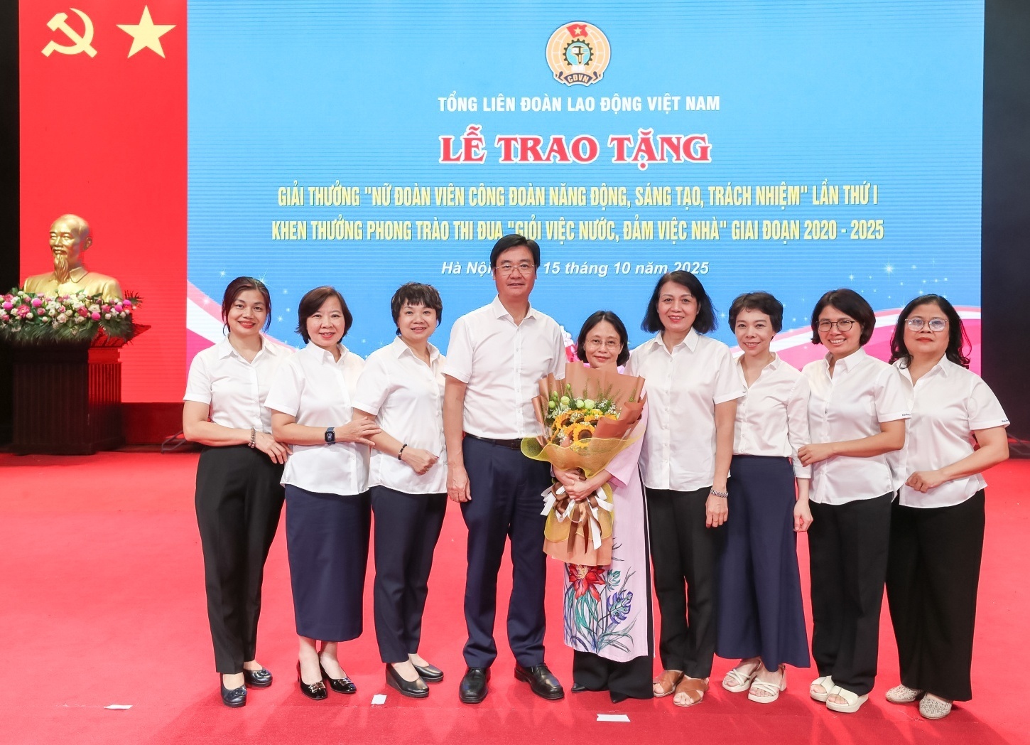 Nữ công đoàn viên Petrovietnam được Tổng Liên đoàn Lao động Việt Nam vinh danh điển hình xuất sắc trong phong trào “Giỏi việc nước, đảm việc nhà” giai đoạn 2020-2025.
