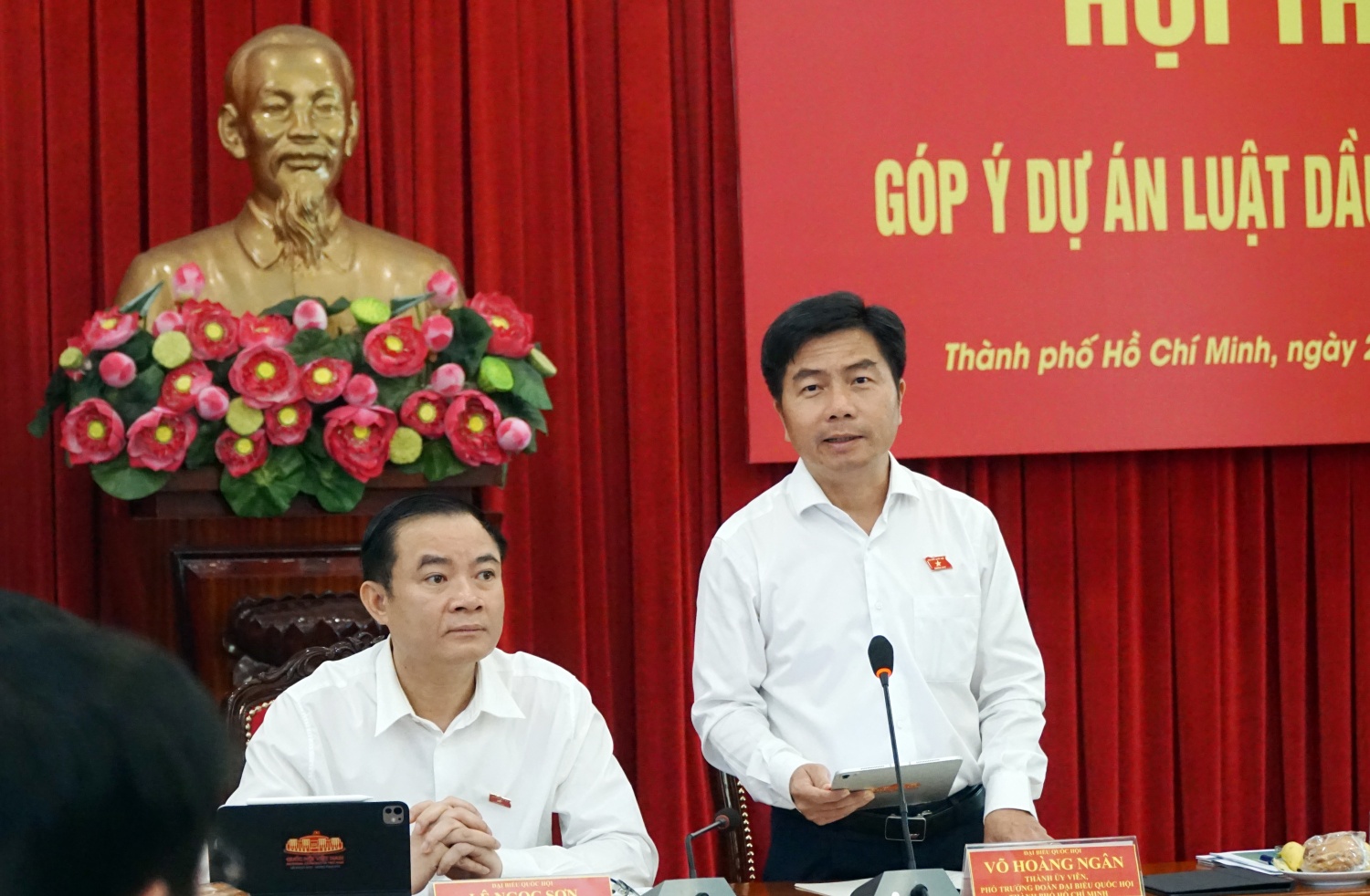 Phó trưởng đoàn Đại biểu Quốc hội TP HCM Võ Hoàng Ngân ghi nhận và đánh giá cao các ý kiến đóng góp tại Hội thảo