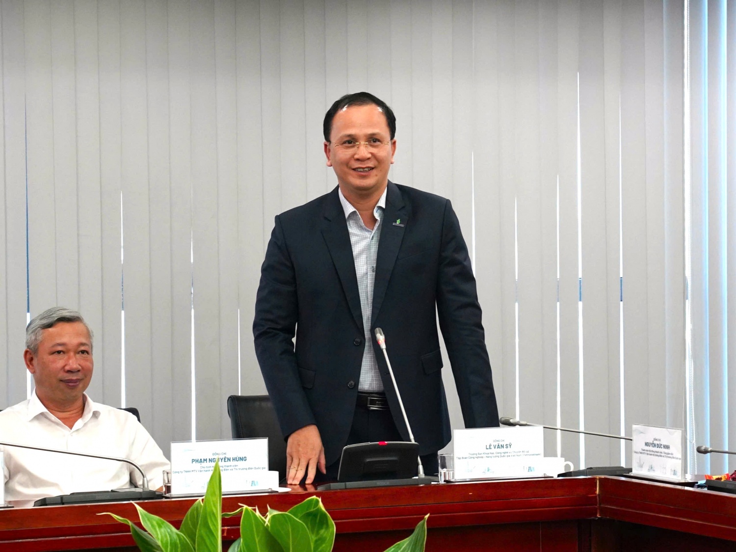 PGS.TS. Lê Văn Sỹ - Trưởng Ban Khoa học công nghệ và Chuyển đổi số Petrovietnam phát biểu tại lễ ký.