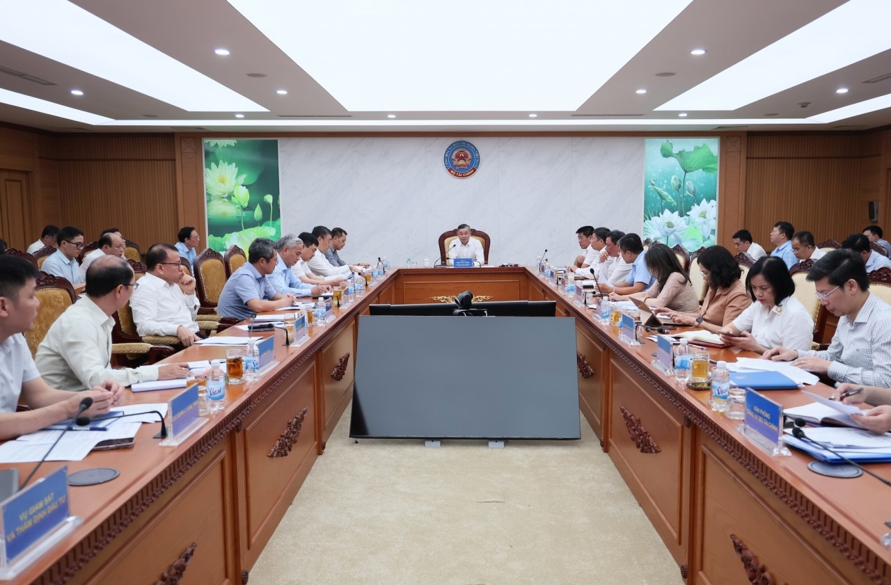 Bộ trưởng Bộ Tài chính Ngô Văn Tuấn chủ trì cuộc họp.