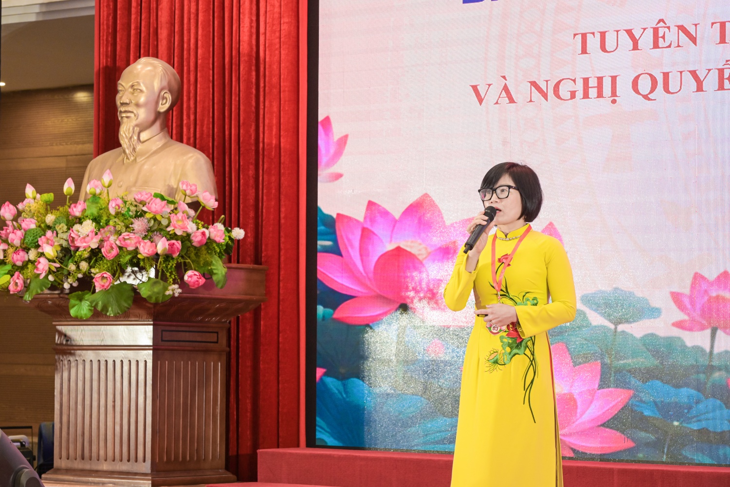Đồng chí Nguyễn Thị Hoa tự tin trình bày phần thi