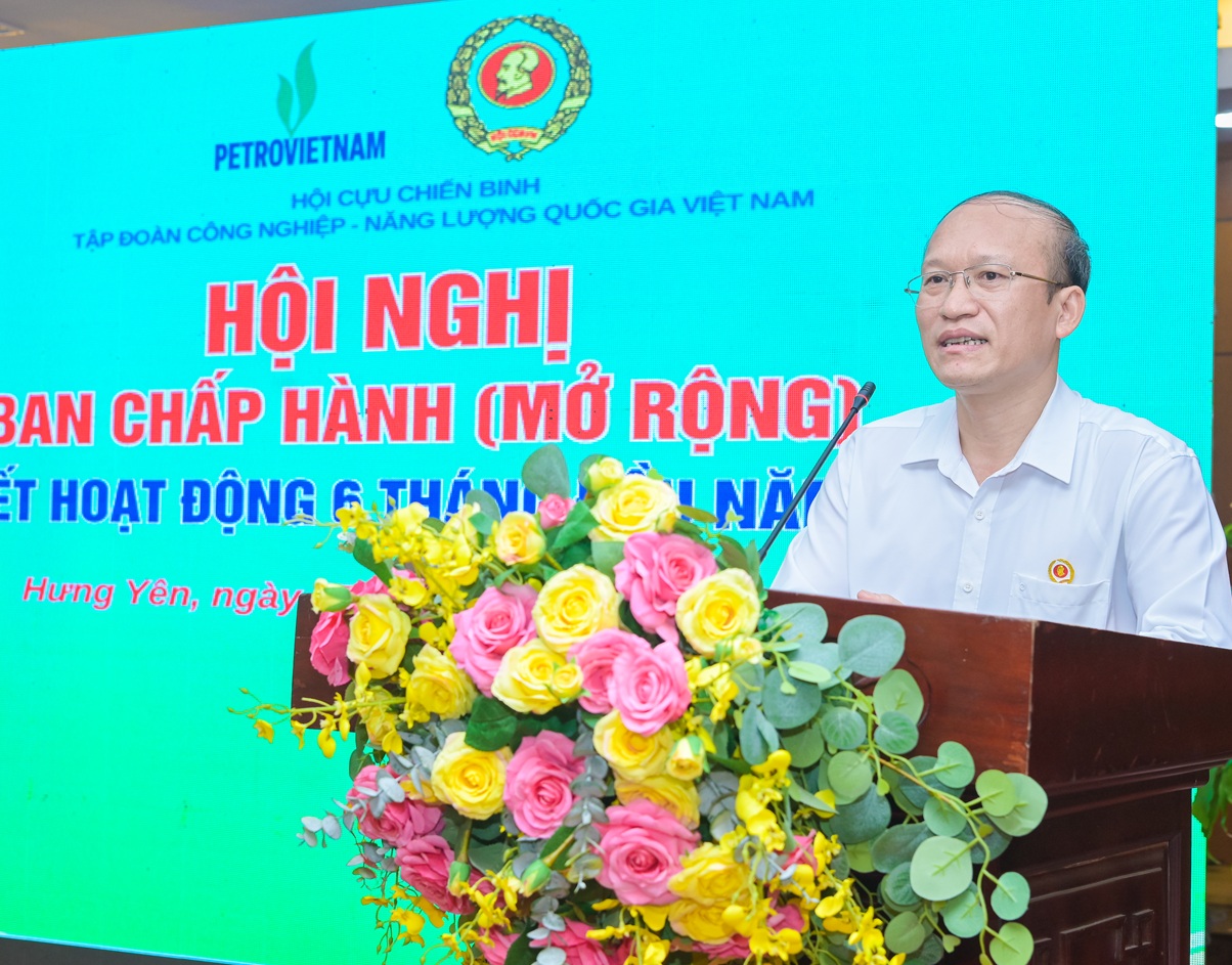 Các đại biểu trình bày tham luận