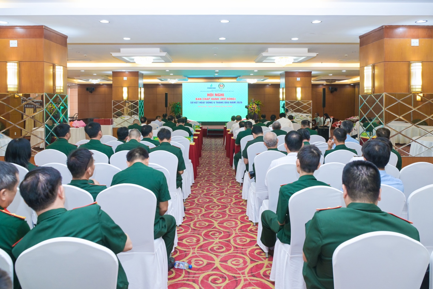 Toàn cảnh hội nghị.