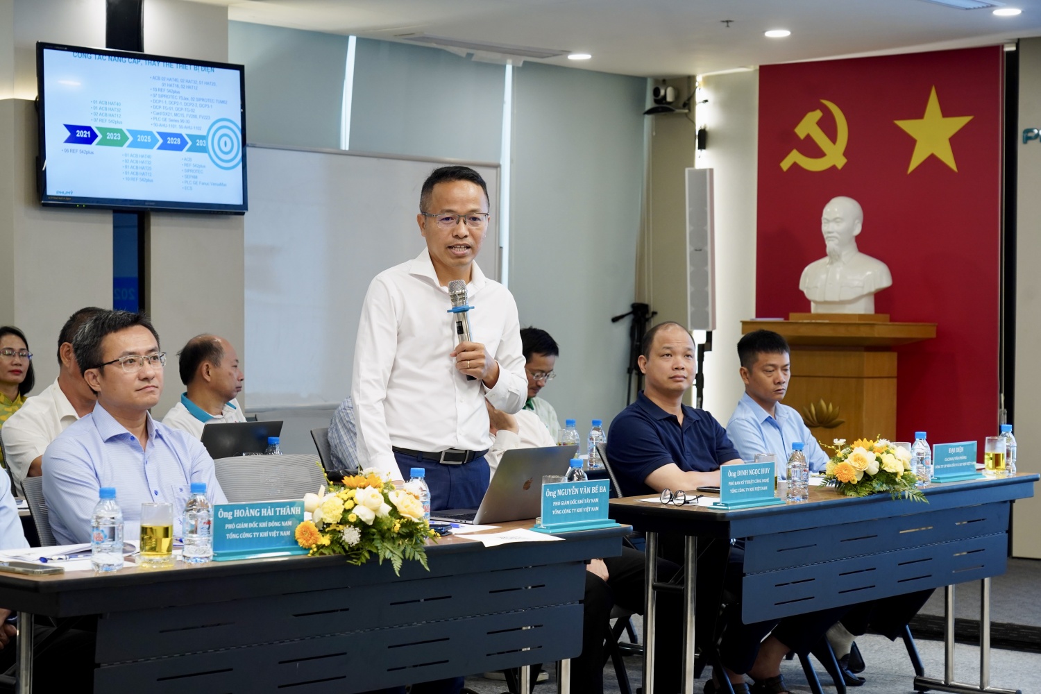 Các phiên thảo luận diễn ra sôi nổi với nhiều ý kiến trao đổi, phản biện từ các chuyên gia và đội ngũ kỹ thuật của các đơn vị.