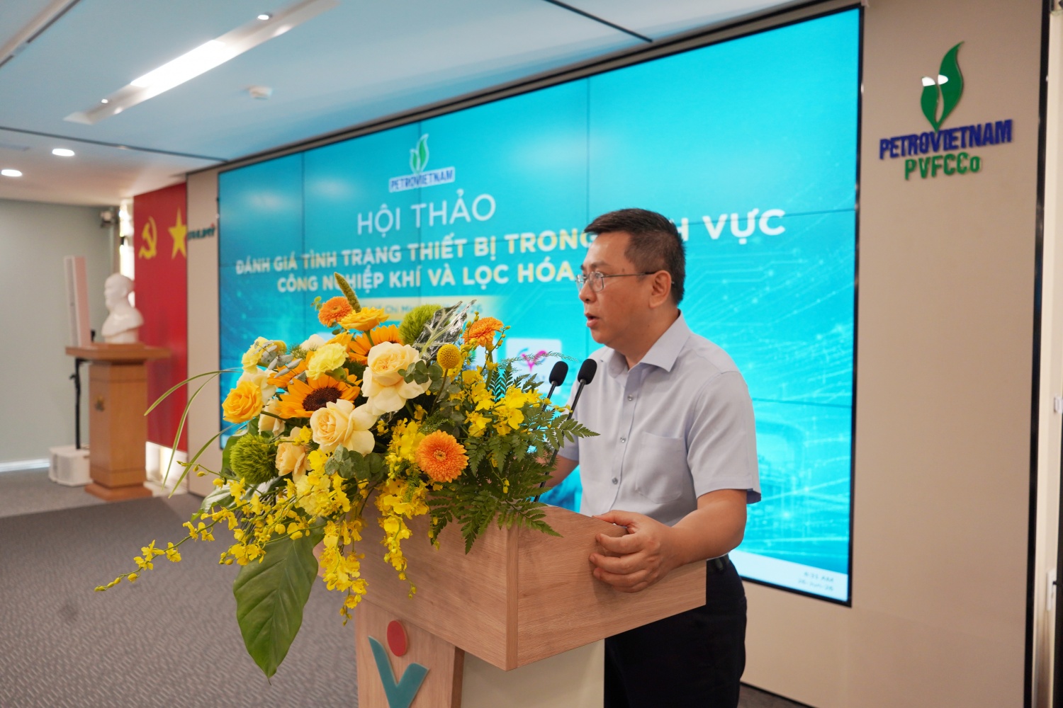 Ông Ngô Anh Hiền - Phó Trưởng Ban Công nghiệp Khí và Lọc hóa dầu Petrovietnam: Việc đẩy mạnh ứng dụng các công nghệ như giám sát trực tuyến, phân tích dữ liệu lớn, trí tuệ nhân tạo, bảo trì dự báo và chuyển đổi số sẽ góp phần nâng cao độ tin cậy của thiết bị, tối ưu chi phí vận hành và gia tăng hiệu quả sản xuất kinh doanh.