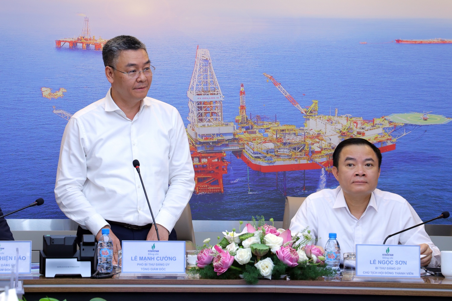 Tổng Giám đốc Petrovietnam Lê Mạnh Cường lưu ý PVEP cần tập trung thúc đẩy công tác đầu tư, nhằm phát triển bền vững và ổn định.