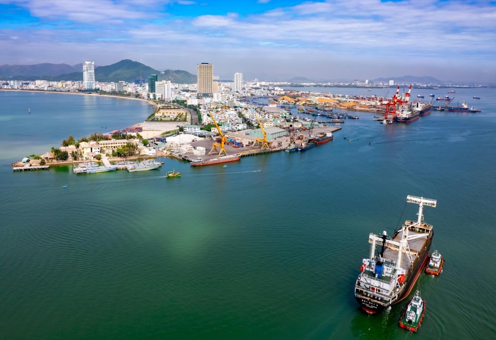 Với hơn 3.200 km bờ biển, Việt Nam có nhiều thuận lợi để phát triển các ngành năng lượng lượng mới. (Ảnh minh họa)