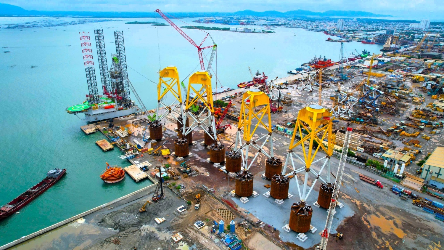 Trong phát triển năng lượng ngoài khơi, Petrovietnam đang sở hữu những lợi thế mà hầu như không có doanh nghiệp trong nước nào có được