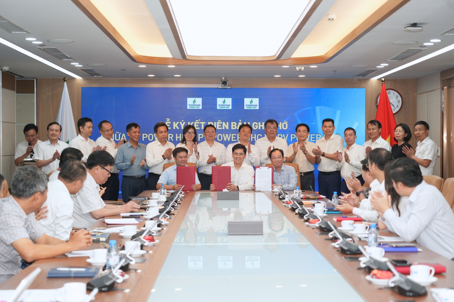 PV Power HHC, PV Power DHC và PV Power REC ký kết Biên bản ghi nhớ hợp tác phát triển năng lượng tái tạo.