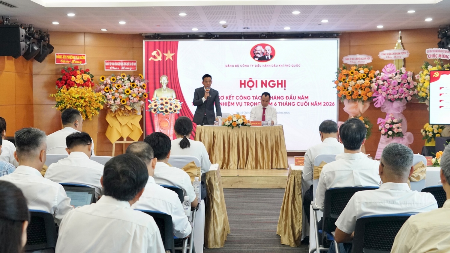 Đảng ủy PQPOC đã phối hợp chặt chẽ với Ban Tổng Giám đốc trong chỉ đạo các phòng chuyên môn triển khai đồng bộ các nhóm công việc trọng yếu của dự án Phát triển mỏ Khí Lô B.