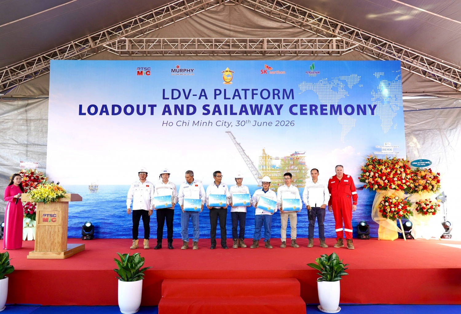 PTSC M&C và Murphy Oil vinh danh các tập thể tiêu biểu vì những đóng góp trong quá trình triển khai, góp phần đưa dự án hoàn thành cột mốc load-out đúng tiến độ.
