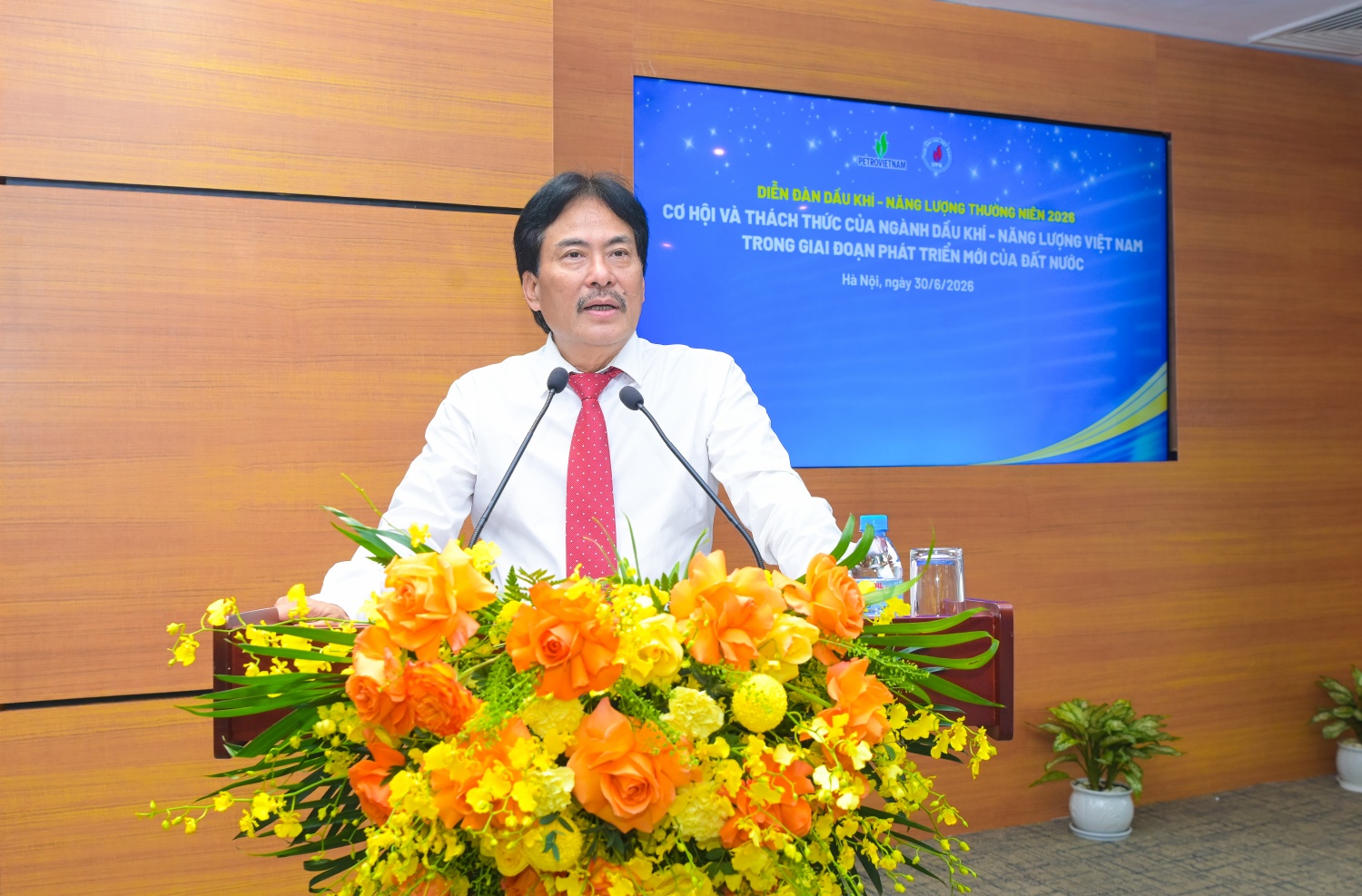 Anh hùng Lao động, TS Nguyễn Hùng Dũng: Diễn đàn Dầu khí - Năng lượng thường niên 2026 là không gian đối thoại để nhận diện những động lực phát triển mới, thảo luận các giải pháp nhằm mở rộng không gian phát triển cho ngành Dầu khí - Năng lượng, giúp Petrovietnam phát triển vươn lên tầm cao mới.