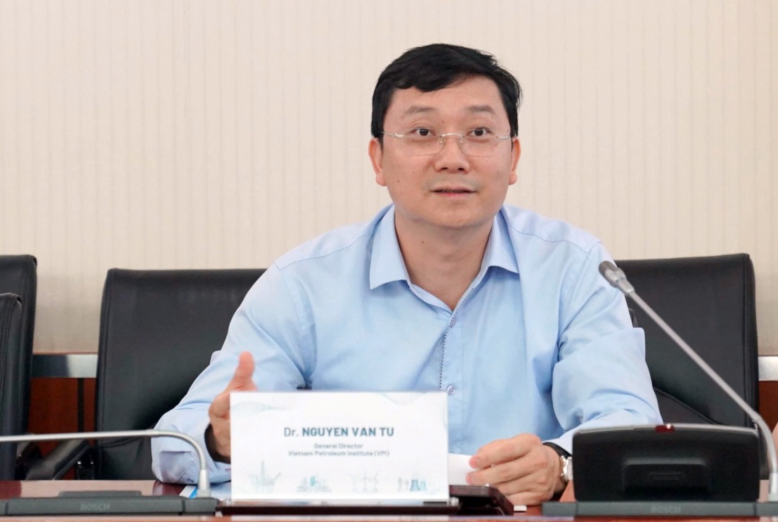 Viện trưởng VPI Nguyễn Văn Tư phát biểu tại buổi làm việc.