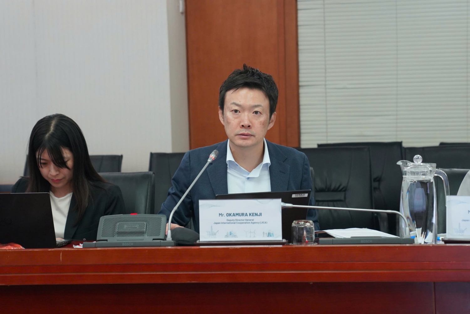Ông Okamura Kenji - Phó Trưởng Ban Năng lượng và Khai khoáng, Phòng Quản lý hạ tầng tại Trụ sở chính của JICA.