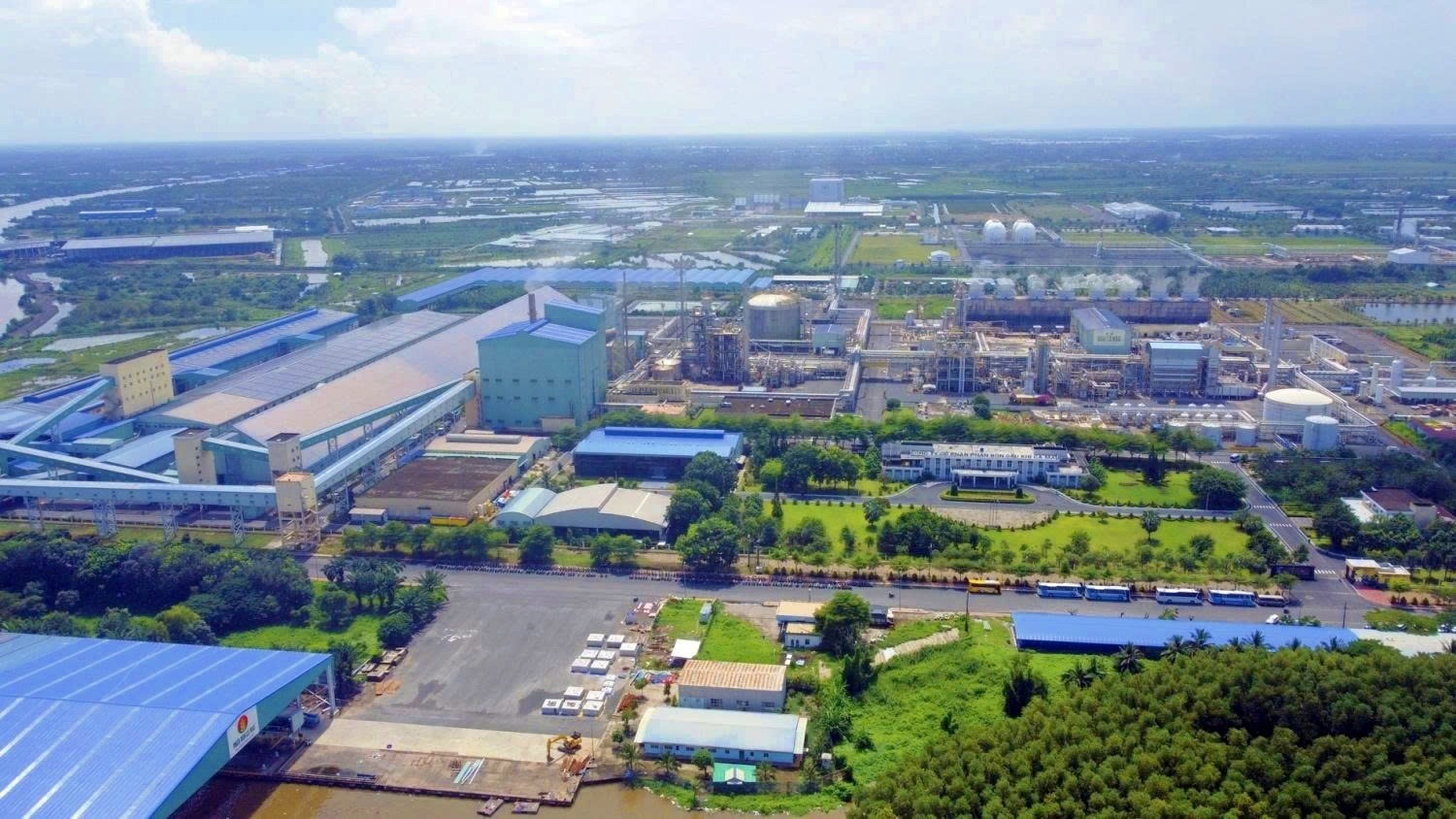 Sự ra đời của Nhà máy Đạm Phú Mỹ và Đạm Cà Mau đã tạo nên bước ngoặt lớn đối với ngành nông nghiệp Việt Nam.