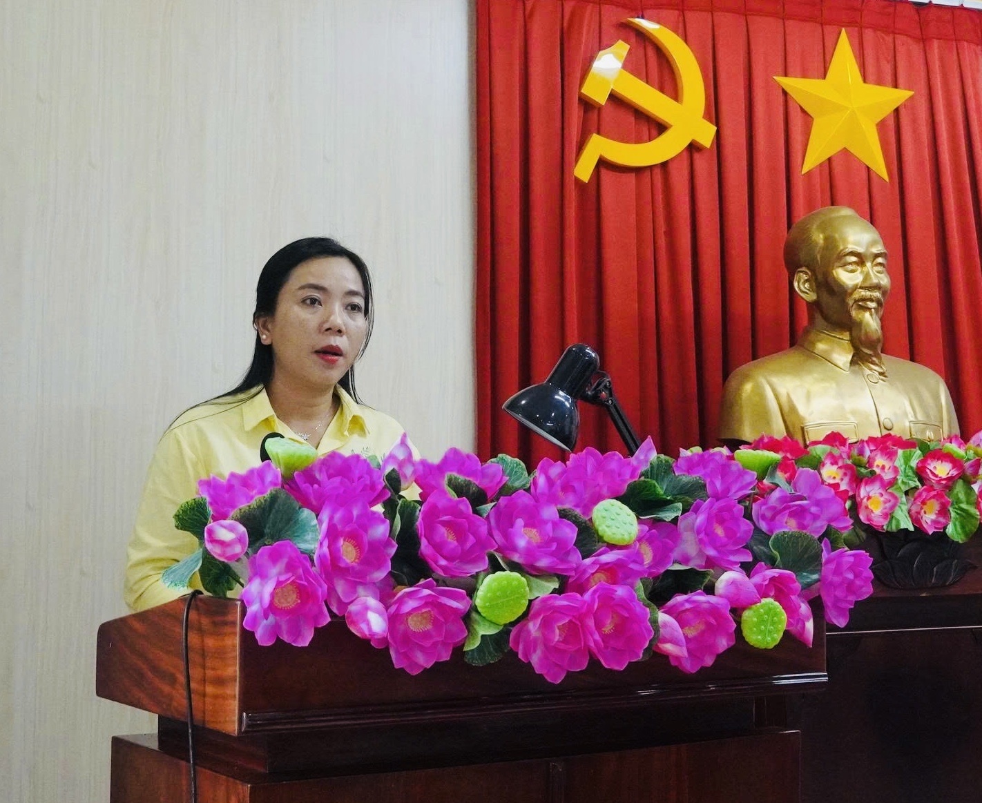 Bà Triệu Thị Ngọc Diễm, Đại biểu Quốc hội khóa XVI, Phó Chủ tịch Ủy ban MTTQ Việt Nam thành phố Cần Thơ, nhấn mạnh chương trình hỗ trợ xây dựng nhà Đại đoàn kết giúp các hộ nghèo, hộ cận nghèo và hộ có hoàn cảnh đặc biệt khó khăn có nơi ở ổn định, an tâm lao động sản xuất, từng bước vươn lên thoát nghèo.