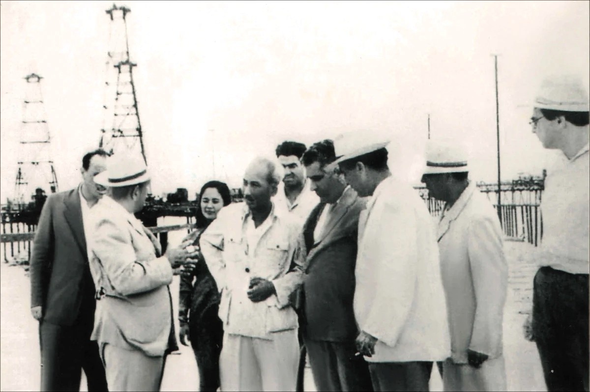 Bác Hồ trong chuyến thăm Azerbaijan năm 1959. (Ảnh tư liệu)