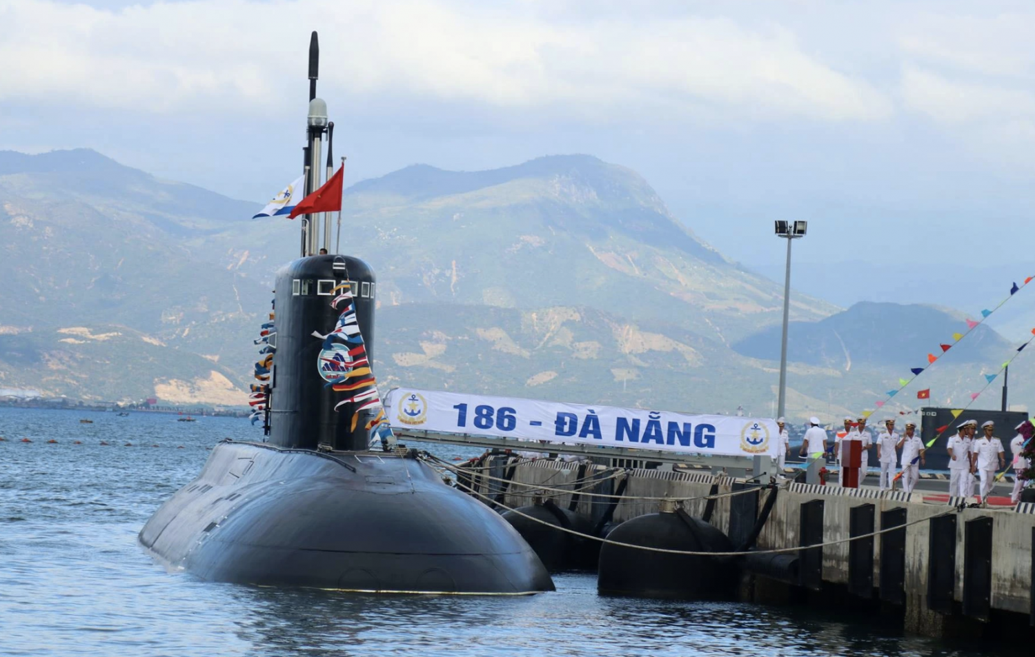 Tàu ngầm Kilo 186 Đà Nẵng đã có nhiều năm triển khai sử dụng nhiên liệu đặc chủng sản xuất từ NMLD Dung Quất.