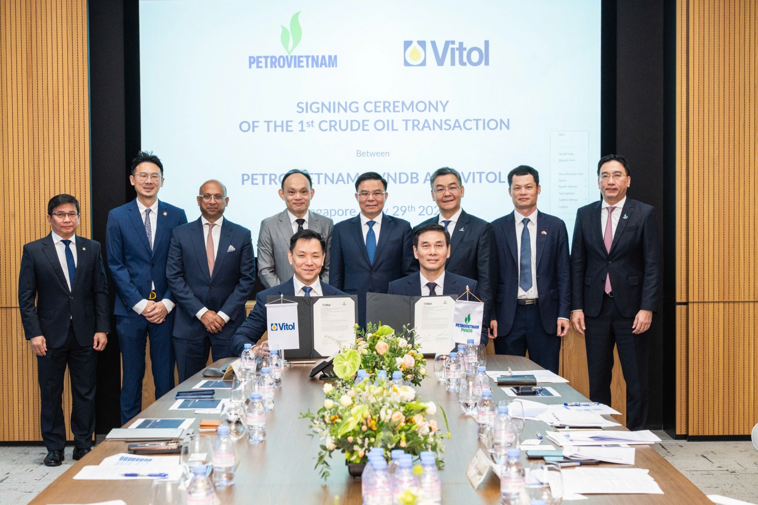 Bộ trưởng Bộ Công Thương Lê Mạnh Hùng và Tổng Giám đốc Petrovietnam Lê Mạnh Cường chứng kiến Lễ ký kết hợp đồng mua bán dầu thô để cung cấp cho Nhà máy Lọc hóa dầu Nghi Sơn.