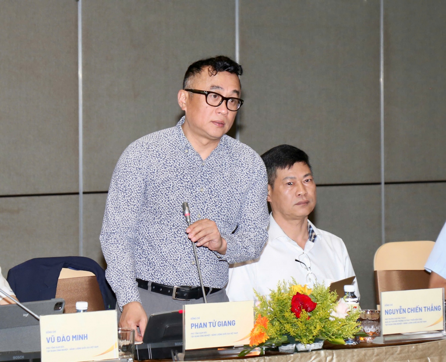Phó Tổng Giám đốc Petrovietnam Phan Tử Giang đề nghị các đại biểu trao đổi thẳng thắn, đi vào thực chất và đề xuất các giải pháp khả thi nhằm nâng cao hiệu quả quản lý an toàn trong toàn Tập đoàn.