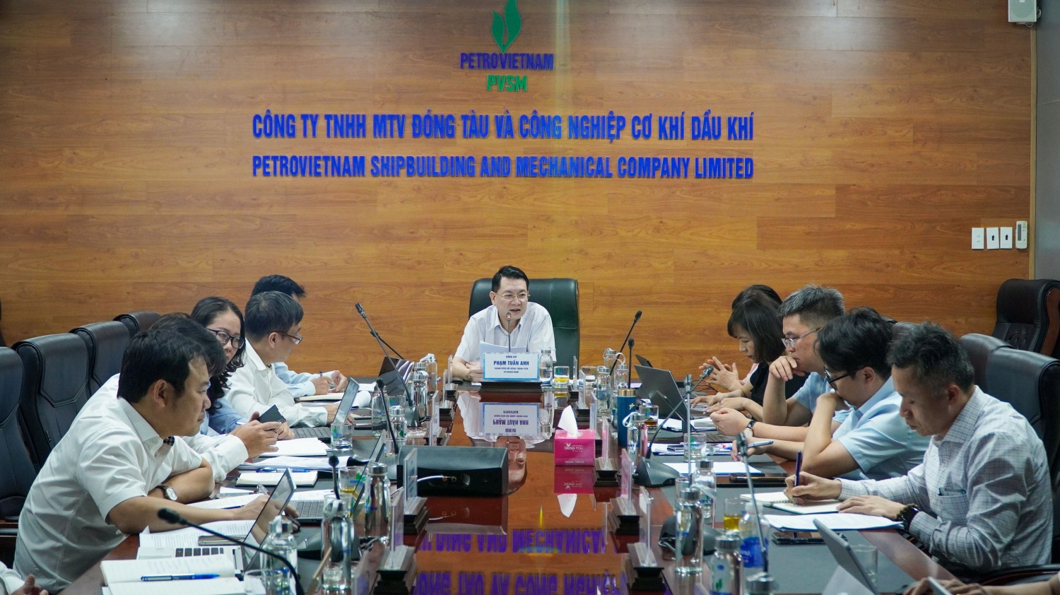 Thành viên HĐTV Petrovietnam Phạm Tuấn Anh chủ trì buổi làm việc