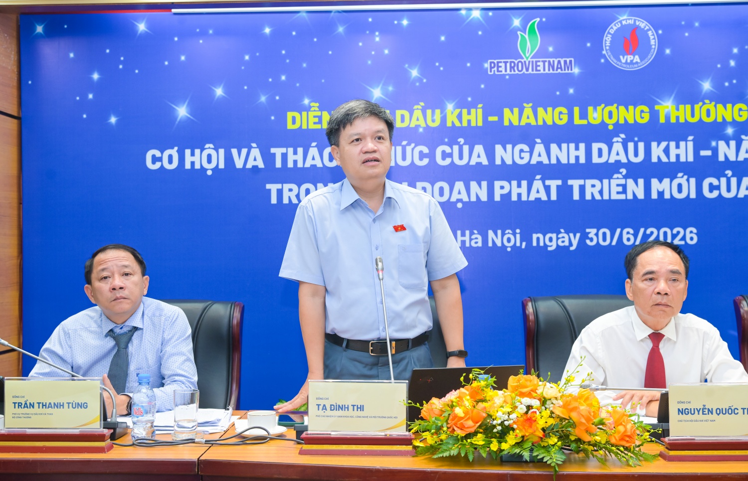 Ông Tạ Đình Thi, Phó Chủ nhiệm Ủy ban Khoa học, Công nghệ và Môi trường của Quốc hội phát biểu tại diễn đàn.