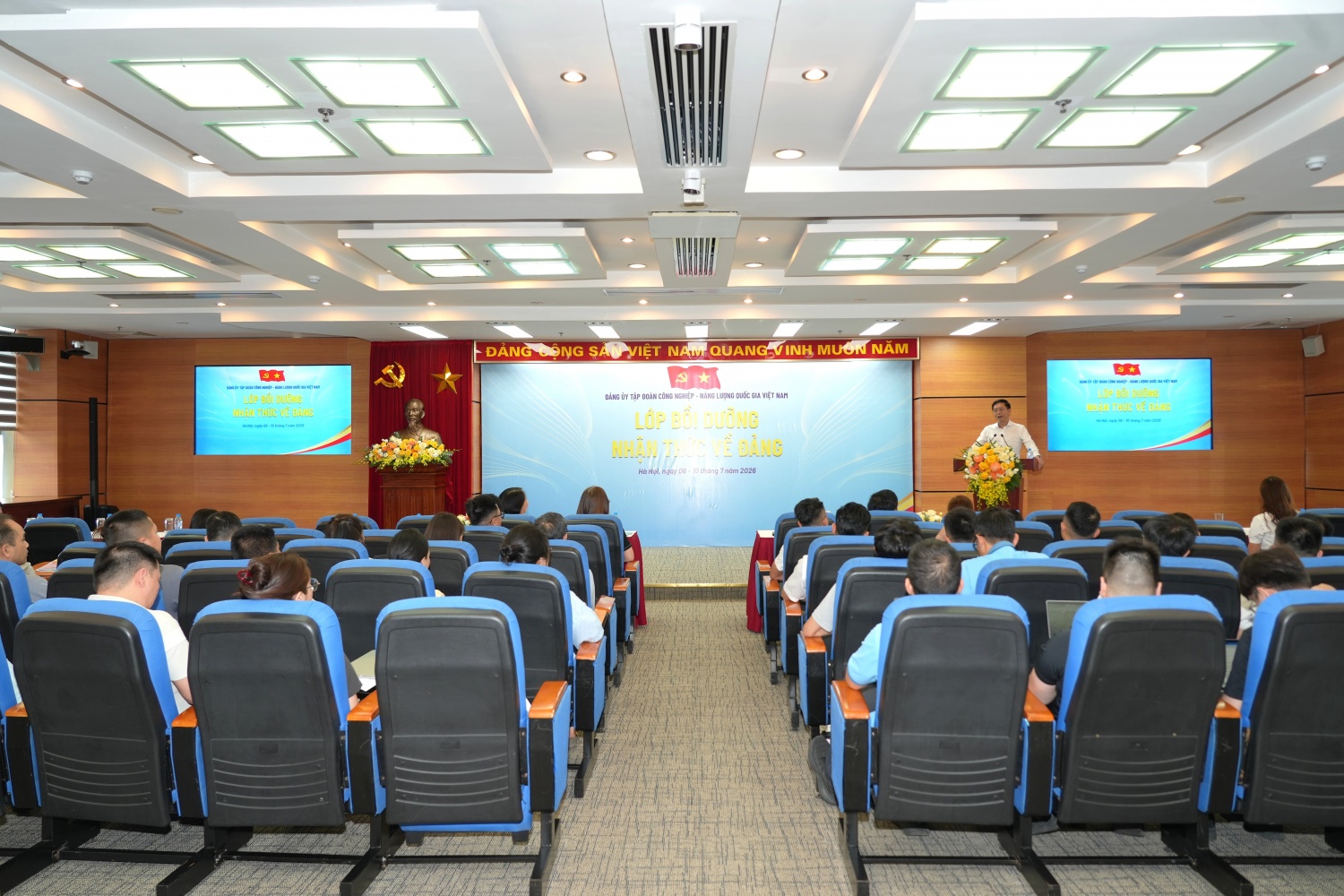 Toàn cảnh lễ khai giảng.