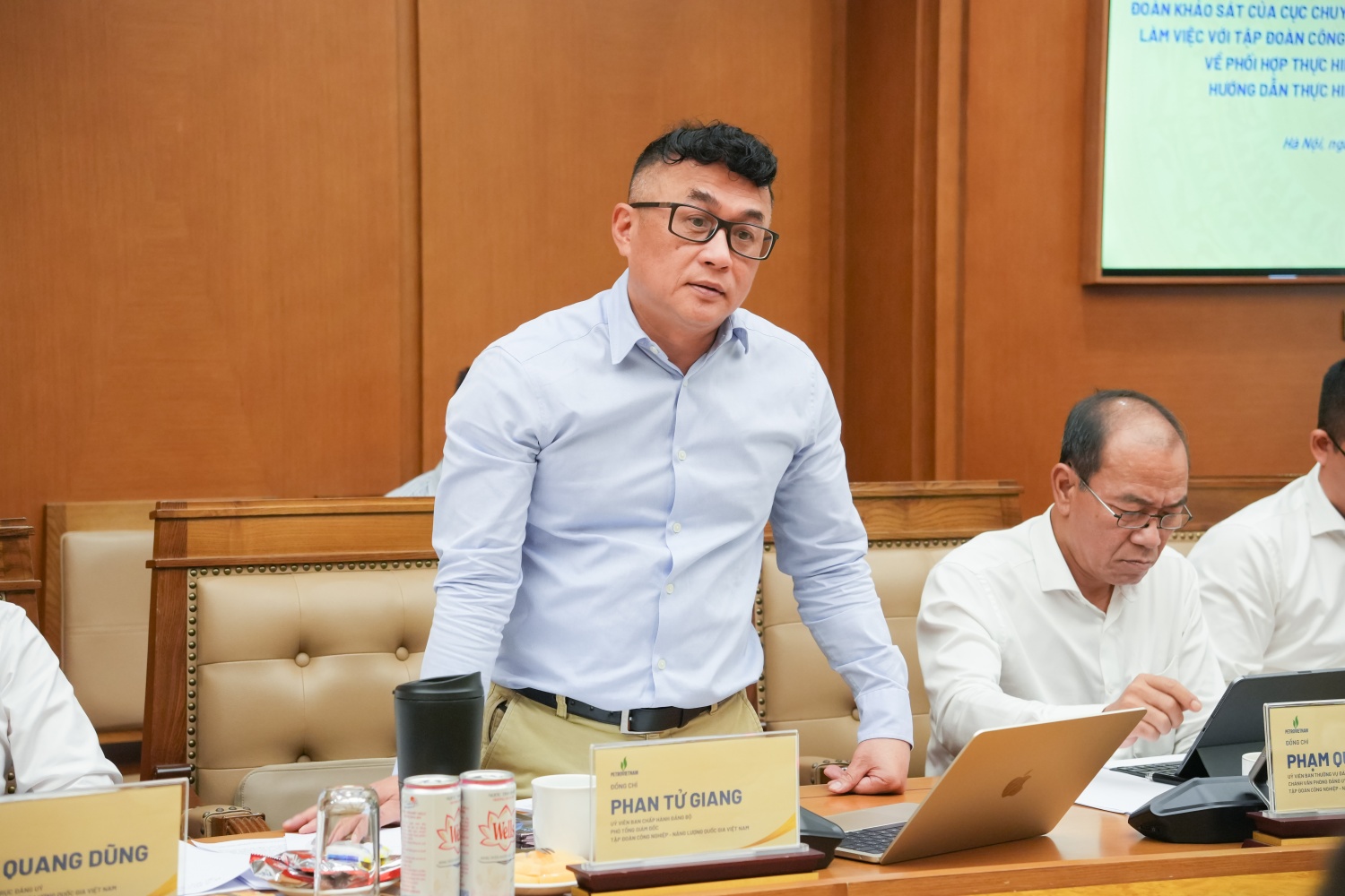 Phó Tổng Giám đốc Petrovietnam Phan Tử Giang chia sẻ tại buổi làm việc.