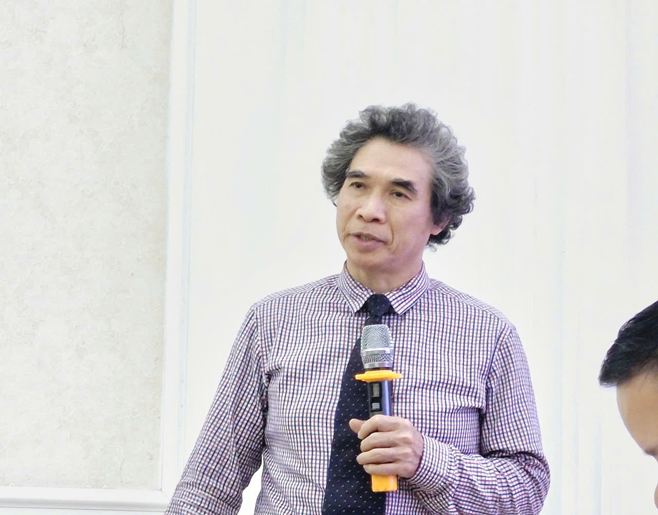 Theo PGS.TS Nguyễn Thường Lạng, sửa đổi Luật Dầu khí cần mở rộng không gian đầu tư cả về phạm vi, địa bàn và quy mô... tạo điều kiện để doanh nghiệp tham gia mạnh mẽ hơn vào các lĩnh vực năng lượng mới và các dự án ngoài khơi.