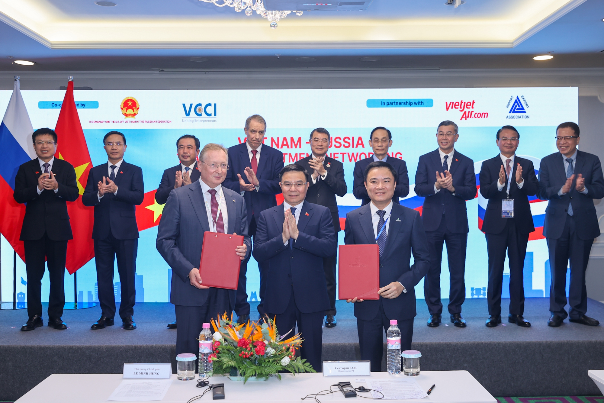 Thủ tướng Lê Minh Hưng chứng kiến trao Giấy chứng nhận đầu tư của PSC Lô 0117&0217, thềm lục địa Việt Nam giữa Petrovietnam và Tập đoàn Zarubezhneft.