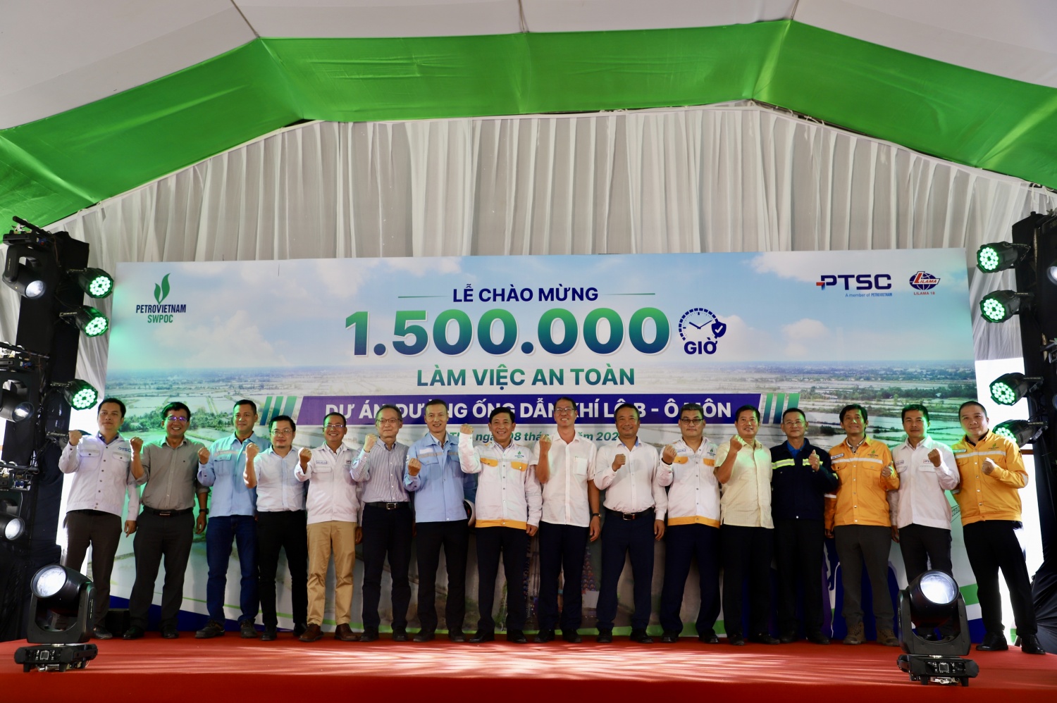 Các đại biểu thể hiện quyết tâm duy trì tinh thần làm việc, đặt an toàn ở mức cao nhất và đưa dự án hoàn thành đúng tiến độ
