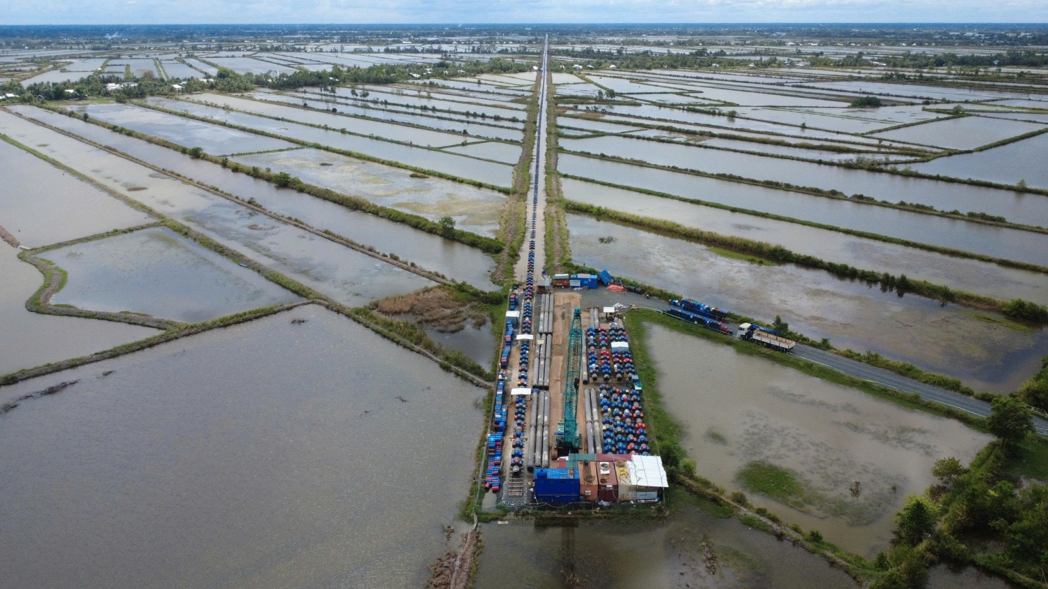 Dự án Đường ống dẫn khí Lô B - Ô Môn là công trình trung nguồn quan trọng trong chuỗi khí - điện Lô B của Petrovietnam