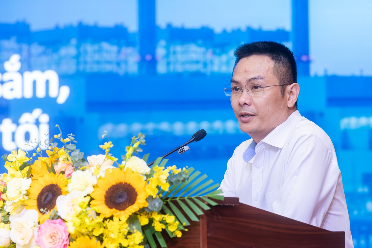 Ông Mai Thái Sơn - Trưởng Phòng Thương mại NMNĐ Thái Bình 2 trình bày tham luận 
