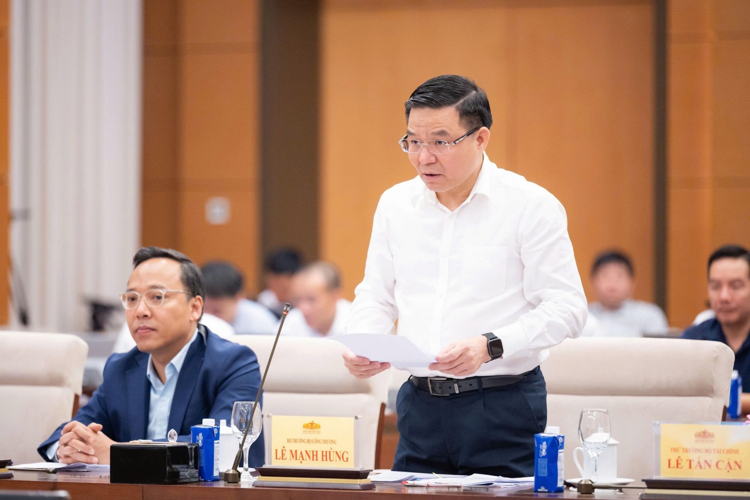 Bộ trưởng Bộ Công Thương Lê Mạnh Hùng trình bày Tờ trình dự án luật.