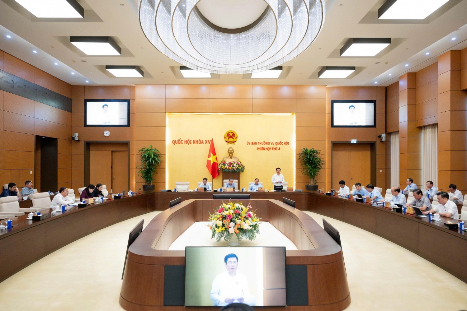 Quang cảnh phiên họp