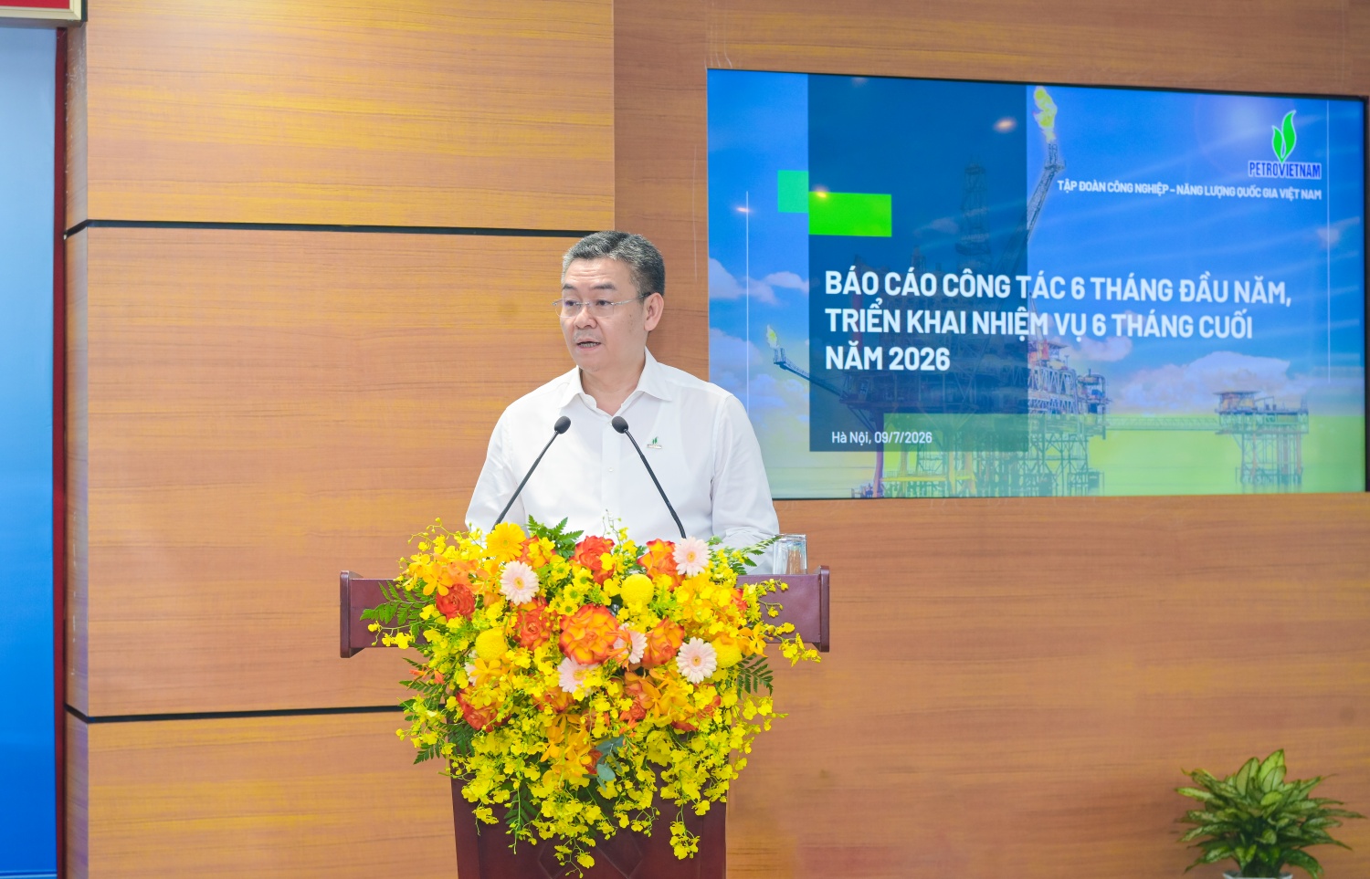 Tổng Giám đốc Petrovietnam Lê Mạnh Cường: Petrovietnam đã bám sát Nghị quyết số 36/NQ-CP của Chính phủ để triển khai các giải pháp cấp bách, bảo đảm nguồn cung năng lượng, xăng dầu, điện, khí, phân bón và các sản phẩm thiết yếu cho nền kinh tế.