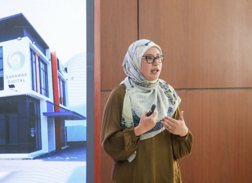 Bà Nur Hartini Hamdan (SDEC) đề xuất thiết lập hành lang đổi mới sáng tạo giữa Việt Nam và Sarawak nhằm thúc đẩy thương mại hóa công nghệ xuyên biên giới.