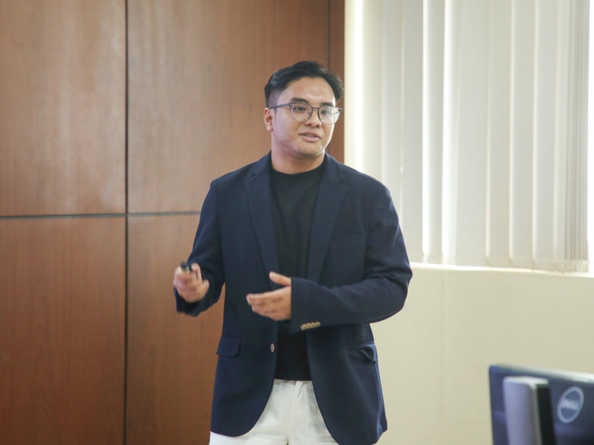 Ông Ammar Danial (Eartheories) chia sẻ kinh nghiệm phát triển thương hiệu bền vững, kết hợp hài hòa giữa thiên nhiên và nghệ thuật chế tác.