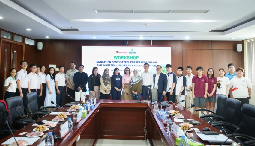 Các đại biểu và học sinh, sinh viên tại hội thảo.