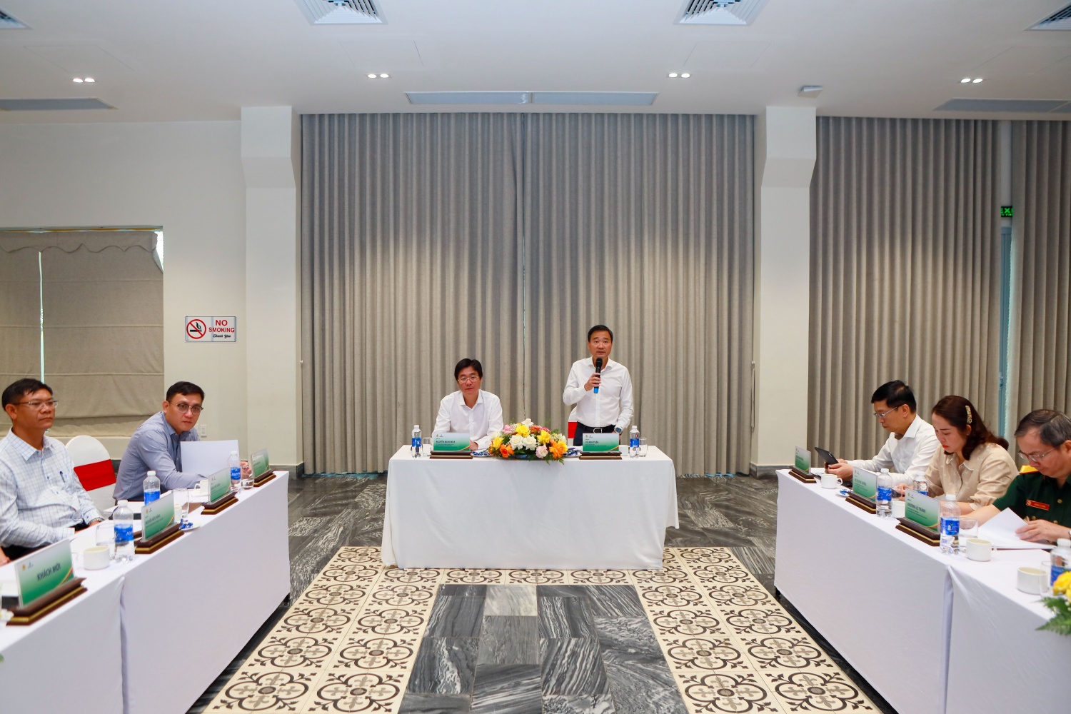 Hội nghị do đồng chí Nguyễn Mạnh Kha - Chủ tịch Công đoàn Petrovietnam và đồng chí Vũ Anh Tuấn - Phó Chủ tịch Công đoàn Petrovietnam chủ trì.