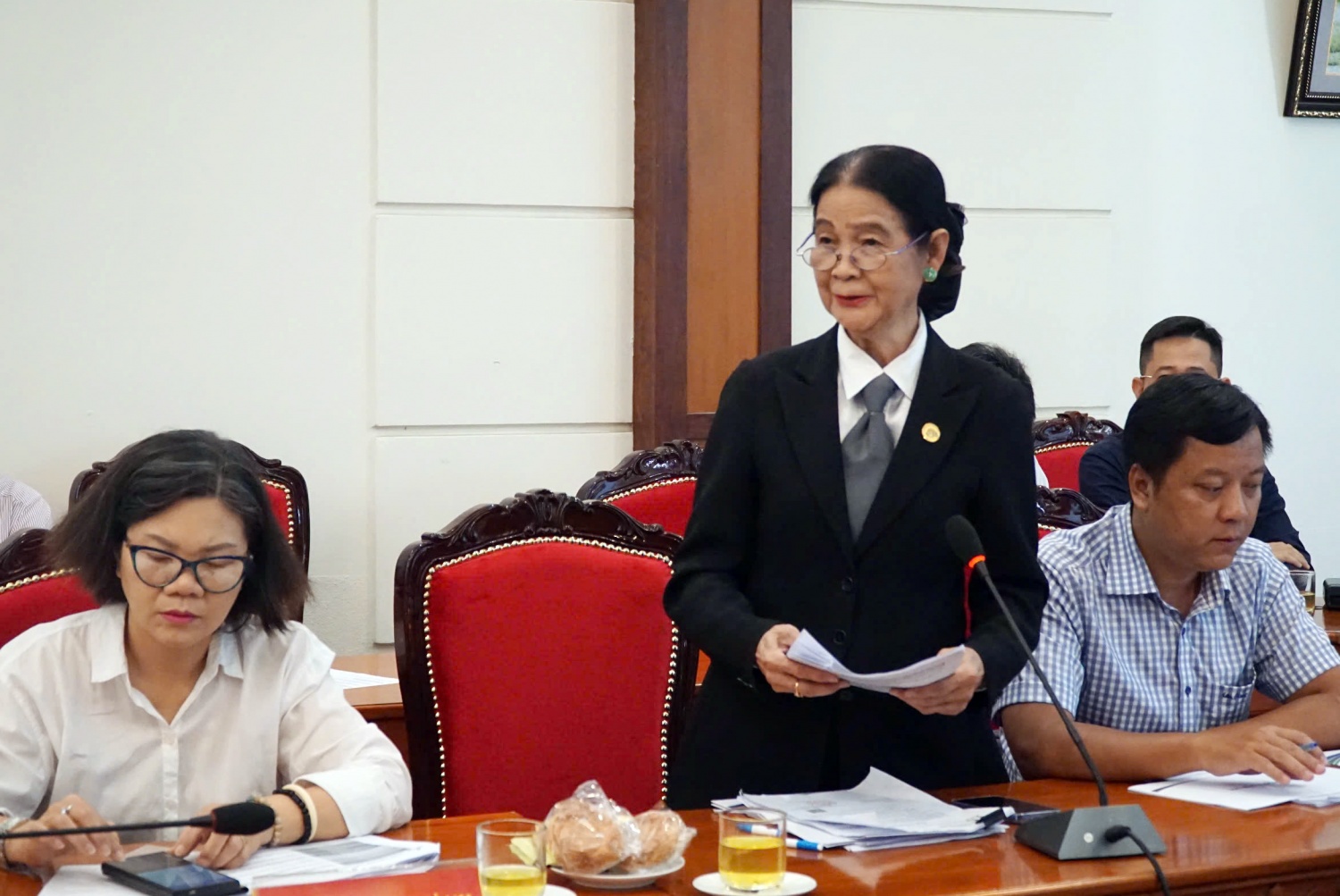 Luật sư Trương Thị Hòa đóng góp ý kiến tại Hội thảo góp ý dự án Luật Dầu khí (sửa đổi) do Đoàn Đại biểu Quốc hội TP HCM phối hợp với Petrovietnam tổ chức, ngày 24/6 tại TP HCM