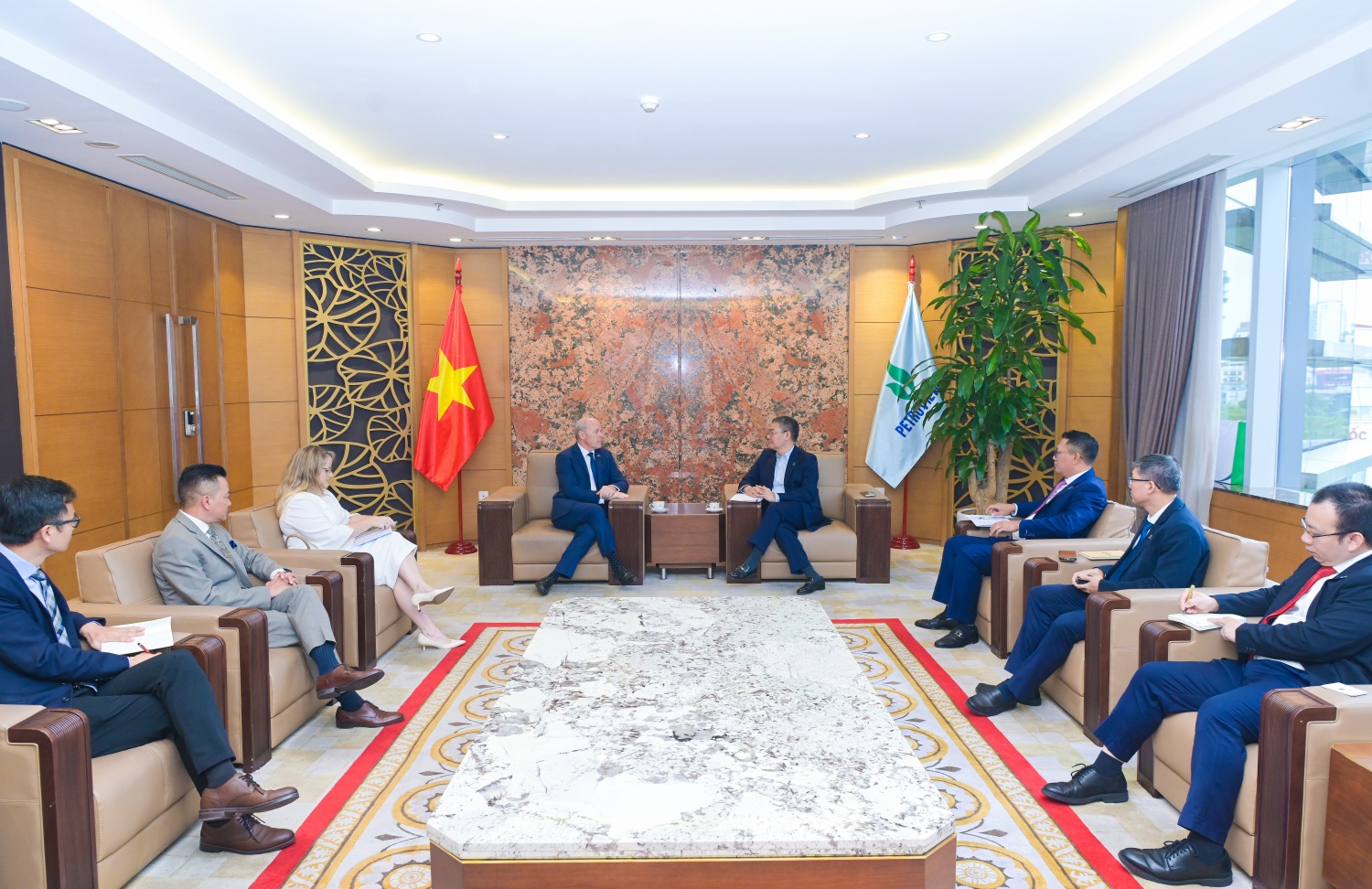 Toàn cảnh buổi làm việc.
