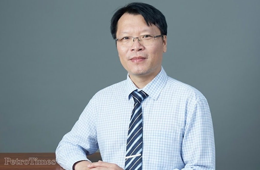 TS Bùi Trọng Vinh: Dự thảo Luật Dầu khí 2022 (sửa đổi) cần được hoàn thiện theo hướng mở rộng phạm vi điều chỉnh từ khai thác dầu khí truyền thống sang các hoạt động năng lượng ngoài khơi gắn với hạ tầng dầu khí hiện hữu.