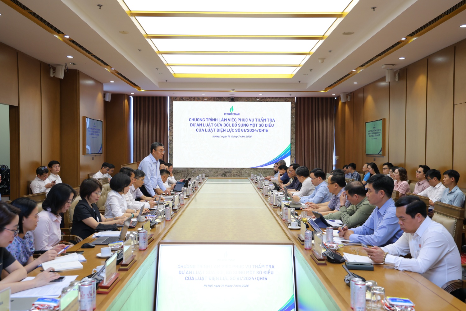 Toàn cảnh buổi làm việc.